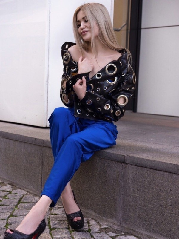 Вика привлекательная девушка из Борзи цена от 3500 руб